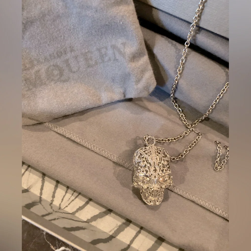 Alexander McQueen Crystal Scull Pendant Necklace. - Picture 9 of 13